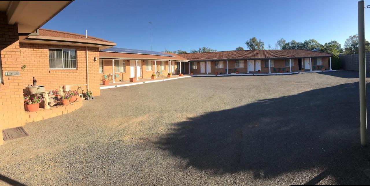 Aaron Inn Motel Narrabri Exterior photo
