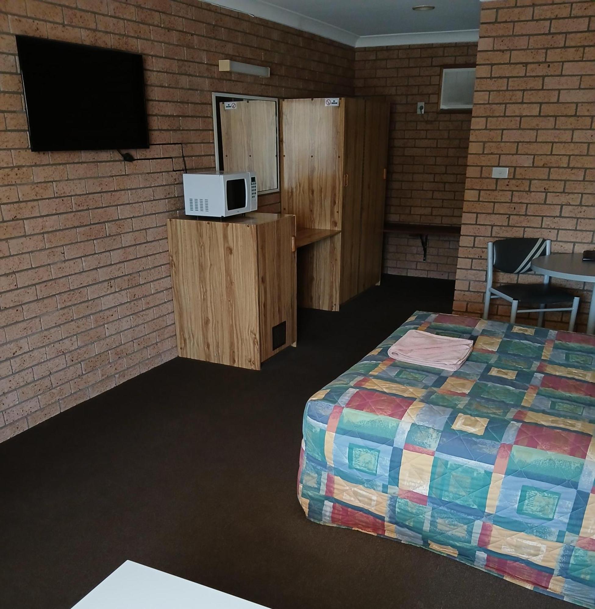 Aaron Inn Motel Narrabri Exterior photo