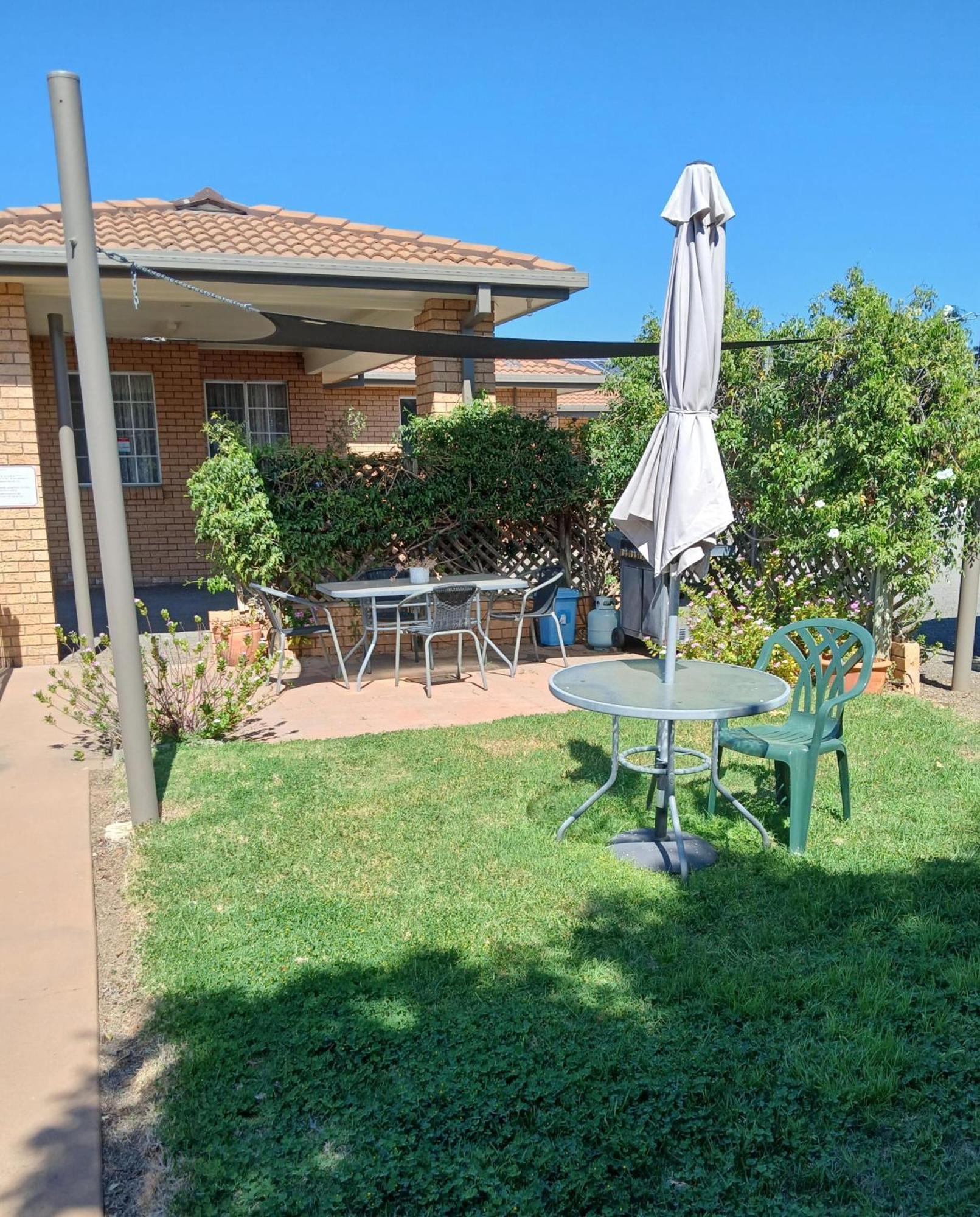 Aaron Inn Motel Narrabri Exterior photo