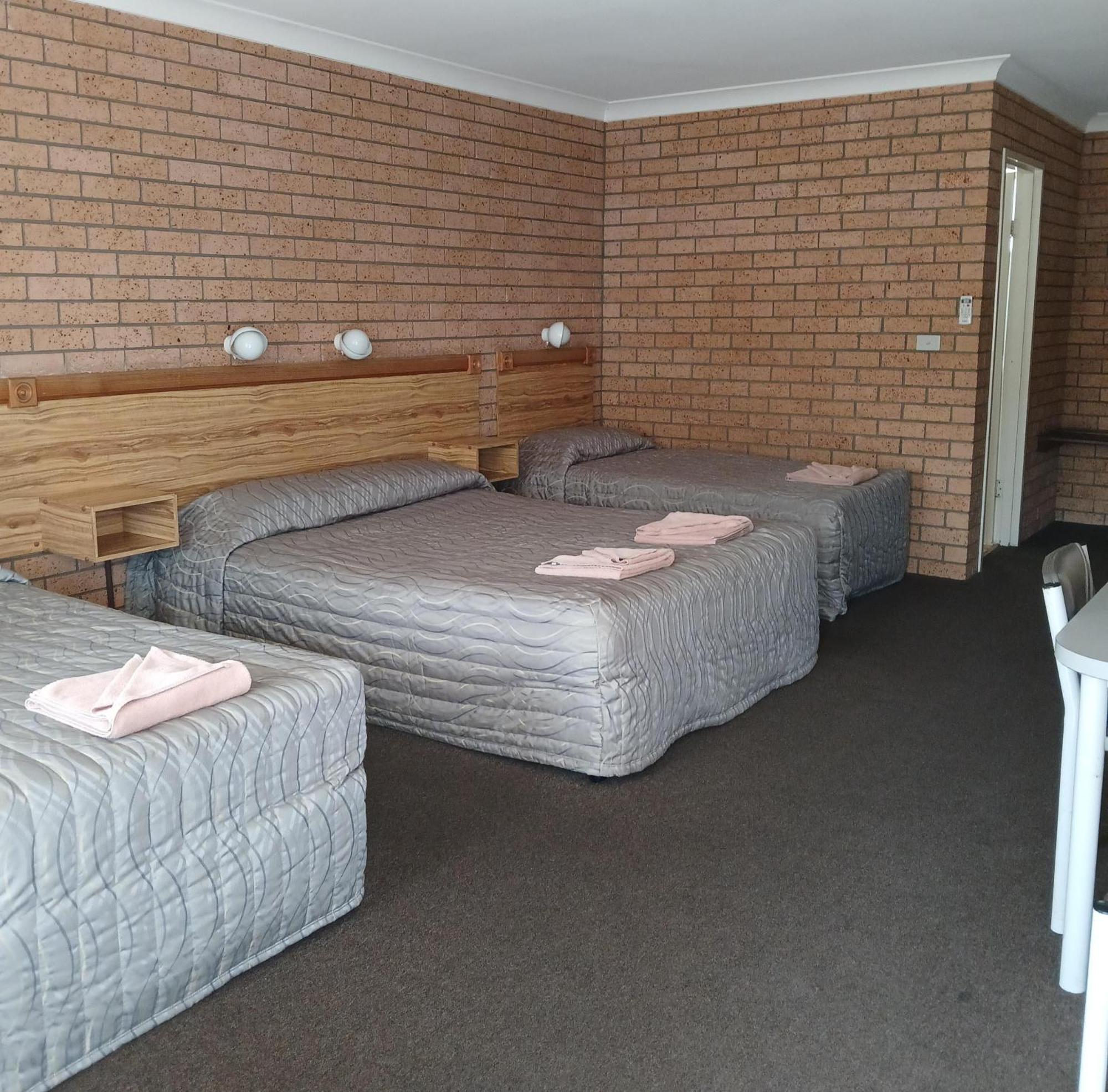 Aaron Inn Motel Narrabri Exterior photo