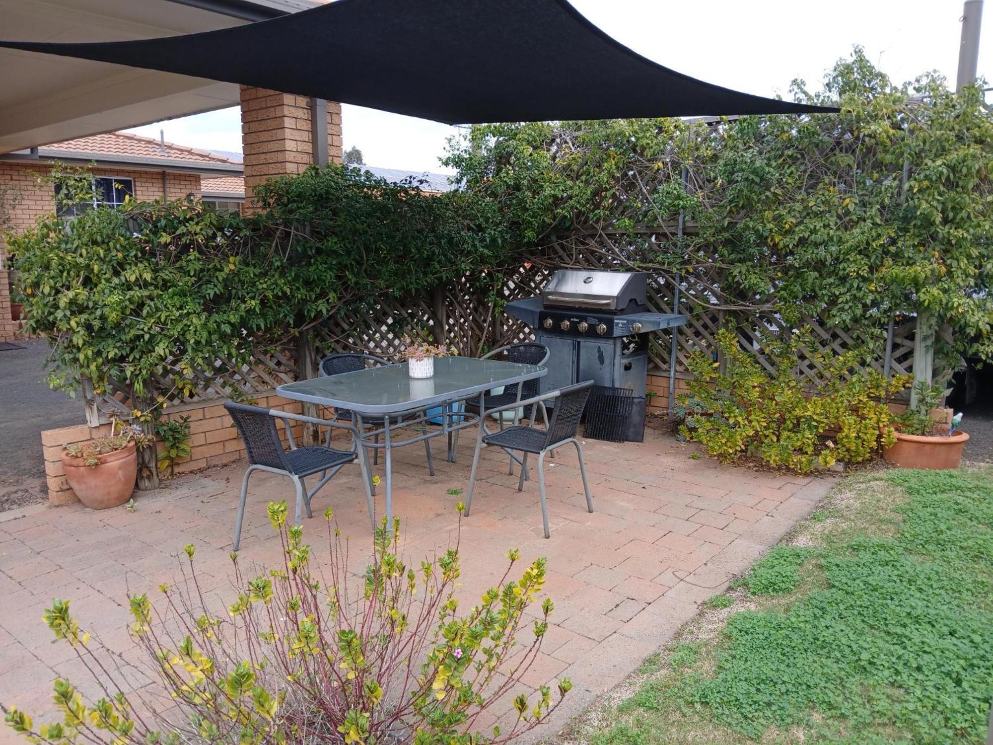 Aaron Inn Motel Narrabri Exterior photo