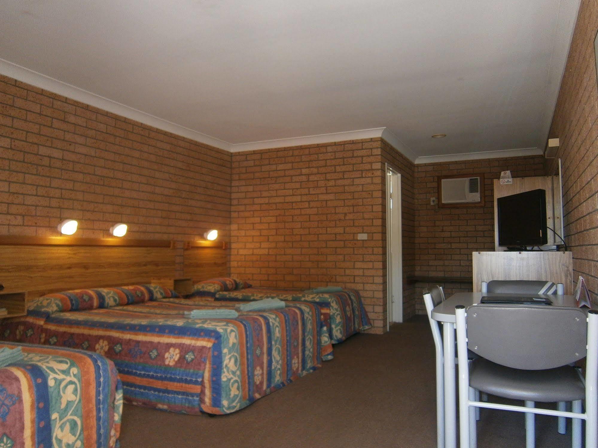 Aaron Inn Motel Narrabri Exterior photo