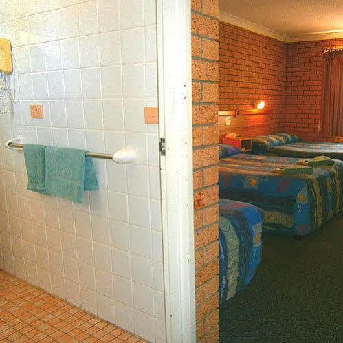 Aaron Inn Motel Narrabri Exterior photo