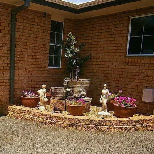 Aaron Inn Motel Narrabri Exterior photo