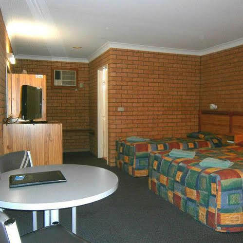 Aaron Inn Motel Narrabri Exterior photo